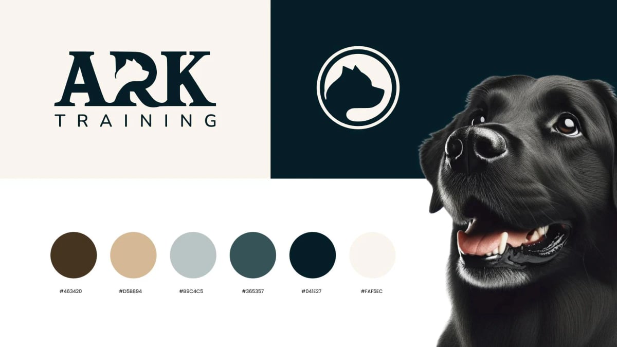 Identité visuelle ARK Training, logotype sur fond ivoire, emblème canin circulaire sur fond bleu nuit, palette de couleurs et application photographique